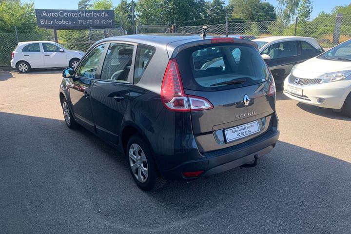 Grå Renault Scenic III fra 2010