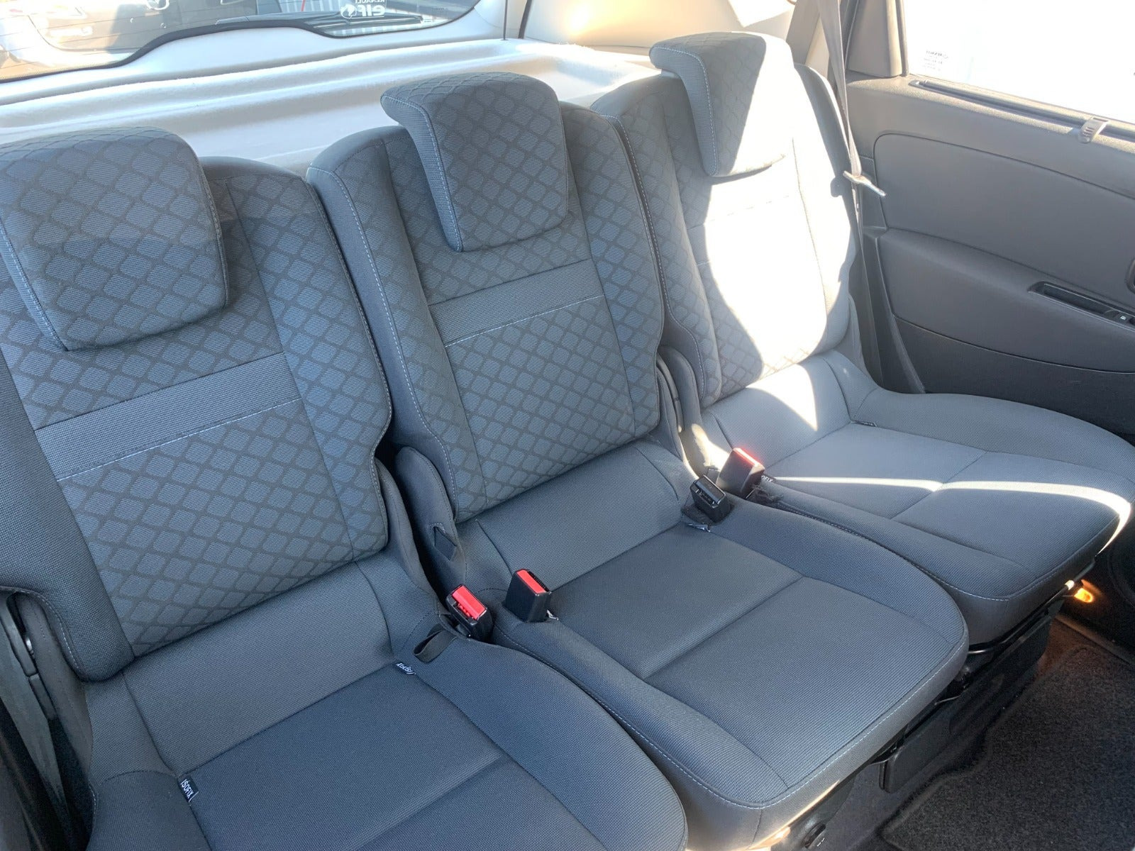 Grå Renault Scenic III fra 2010