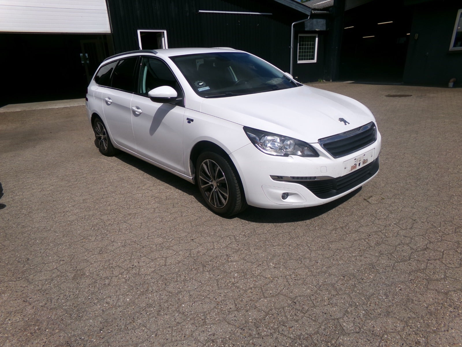 Hvid Peugeot 308 fra 2015