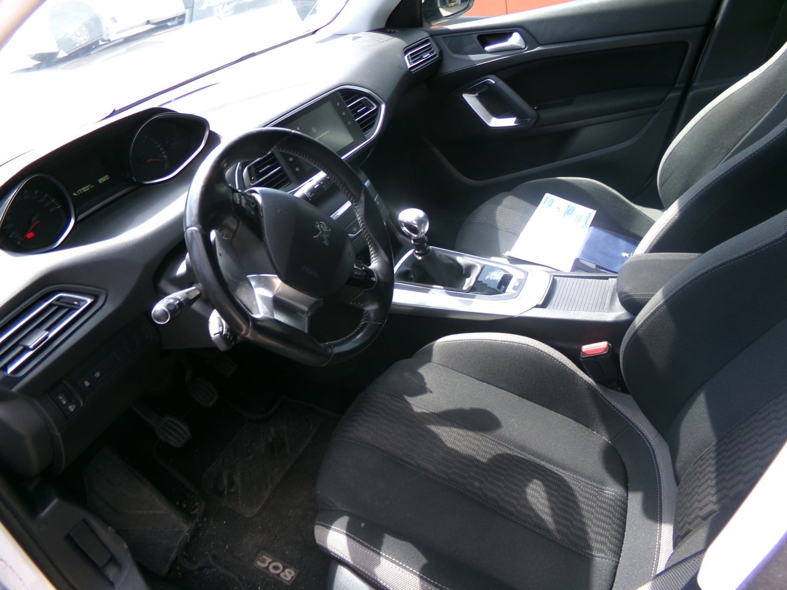 Hvid Peugeot 308 fra 2015