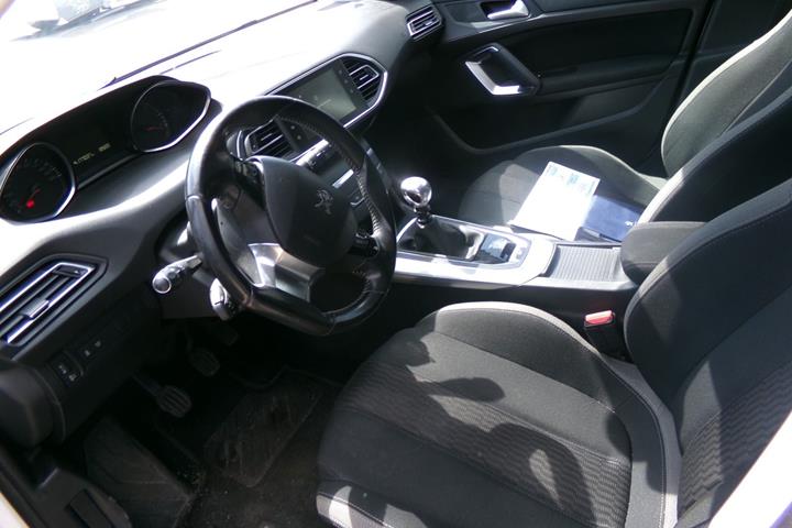 Hvid Peugeot 308 fra 2015