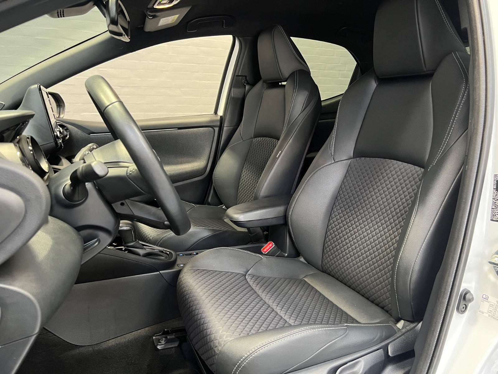 Hvid Toyota Yaris fra 2020