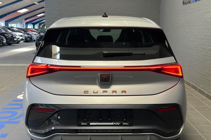 Sølv Cupra Born fra 2022