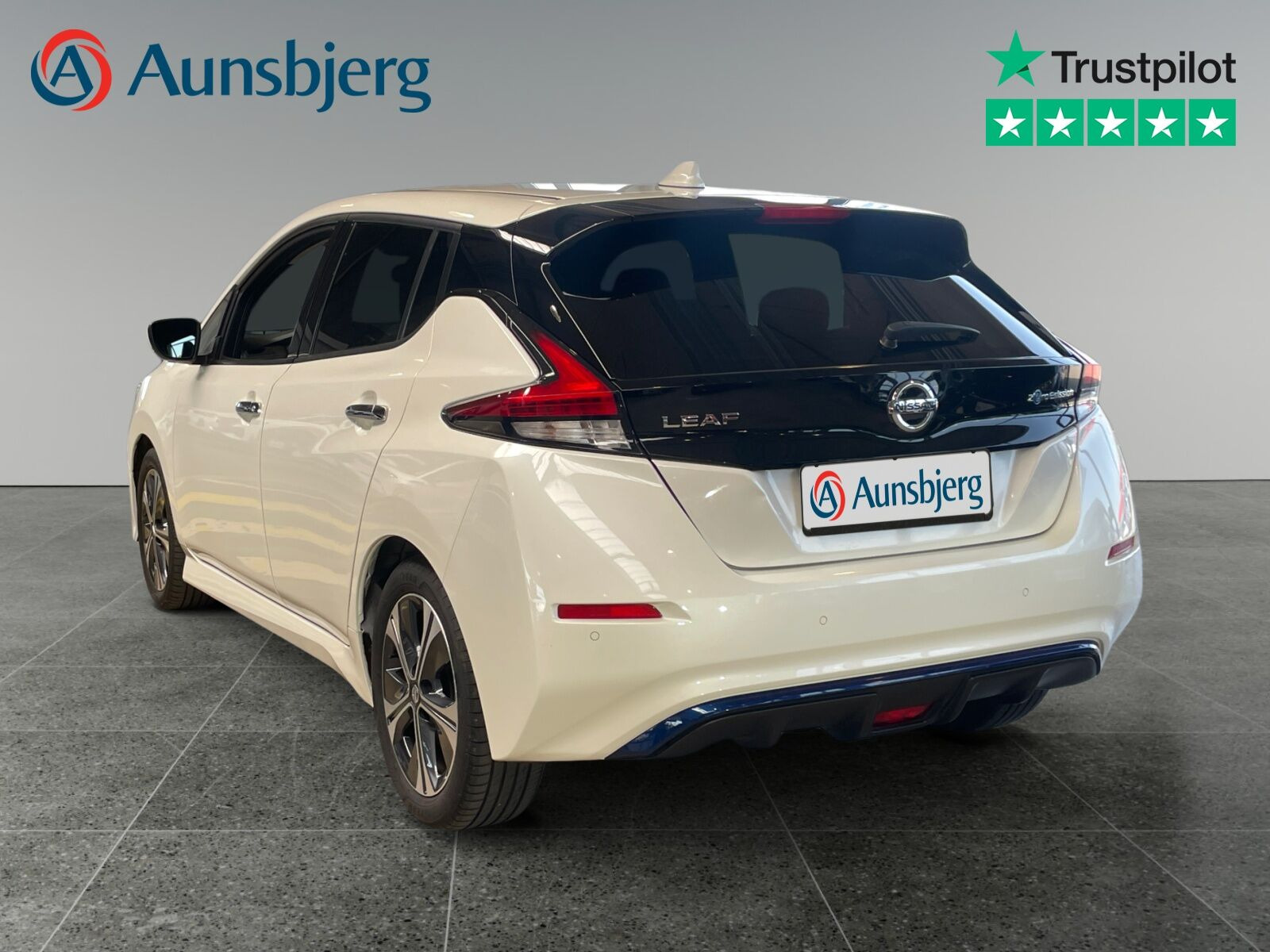Hvid Nissan Leaf fra 2021