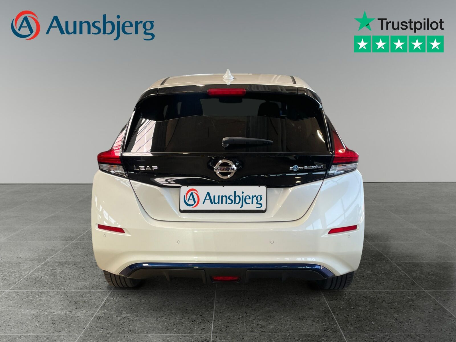 Hvid Nissan Leaf fra 2021