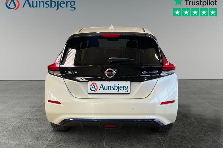 Hvid Nissan Leaf fra 2021