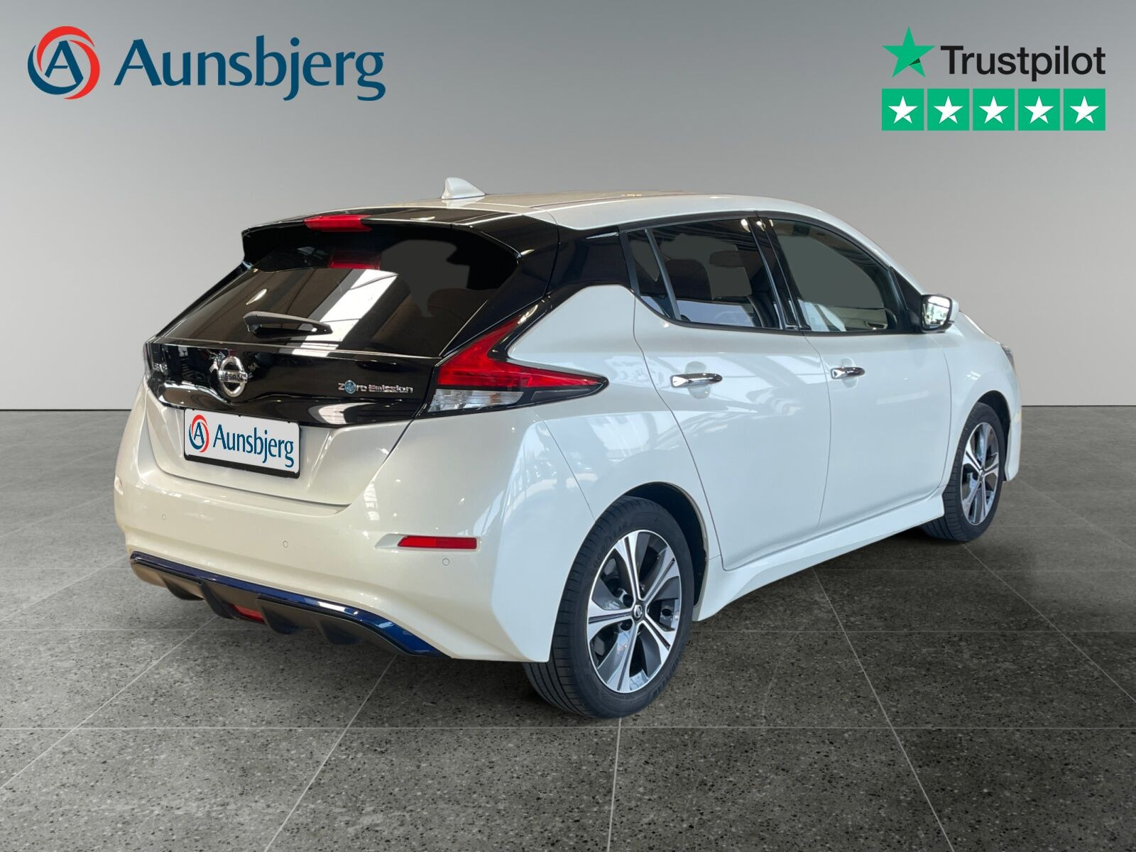 Hvid Nissan Leaf fra 2021