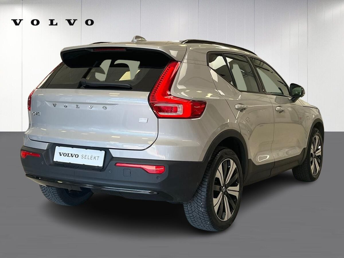 Sølv Volvo XC40 fra 2023