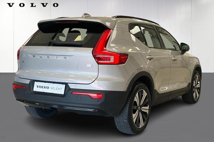 Sølv Volvo XC40 fra 2023