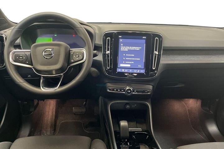 Sølv Volvo XC40 fra 2023