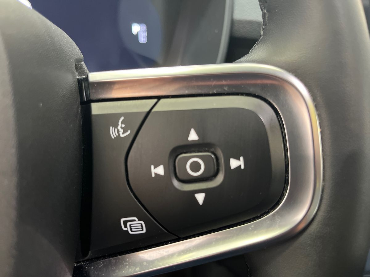 Sølv Volvo XC40 fra 2023