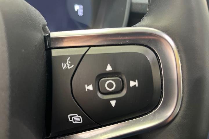Sølv Volvo XC40 fra 2023