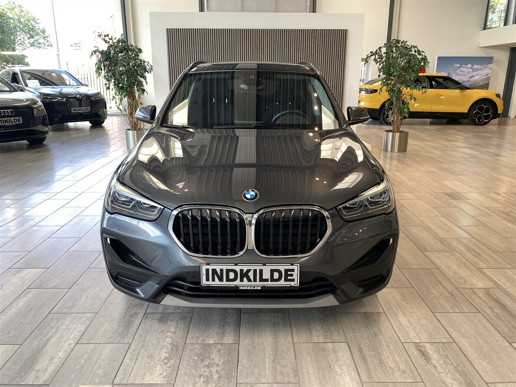 Grå BMW X1 fra 2020