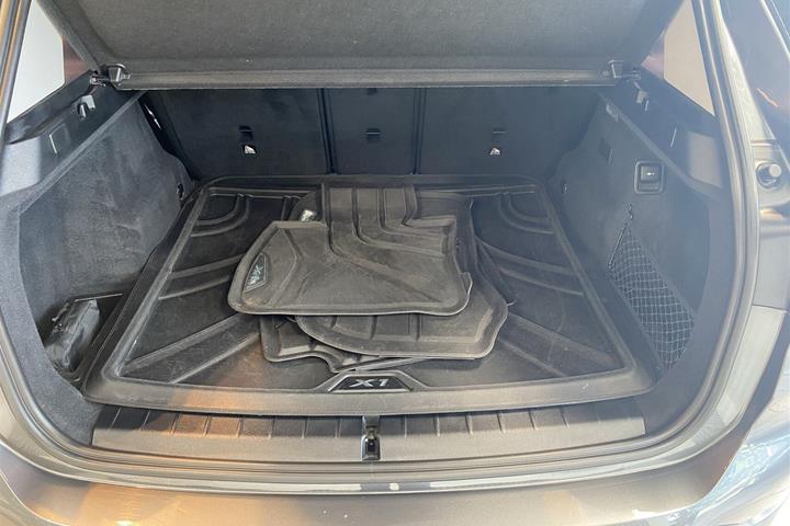 Grå BMW X1 fra 2020