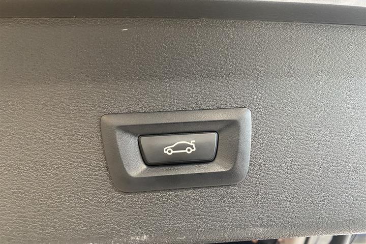 Grå BMW X1 fra 2020