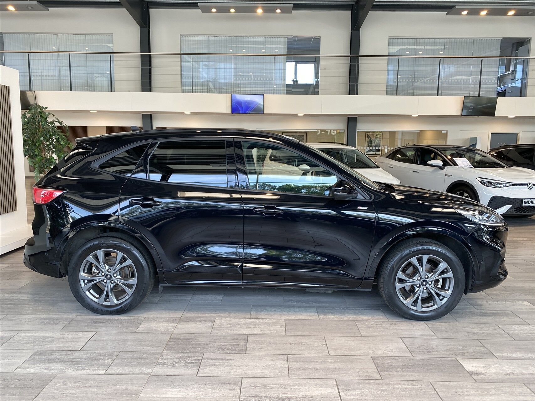 Sort Ford Kuga fra 2024