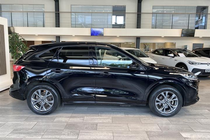Sort Ford Kuga fra 2024