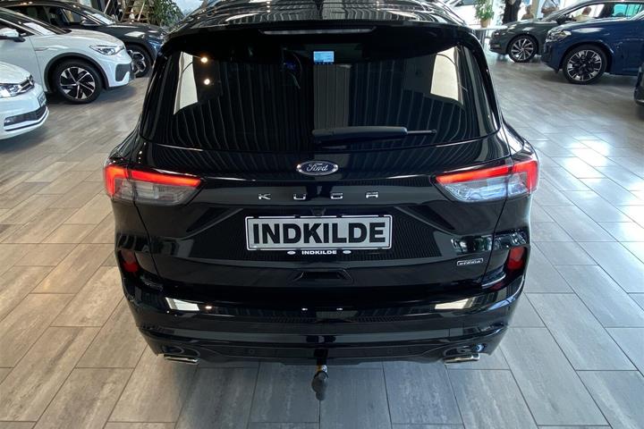 Sort Ford Kuga fra 2024