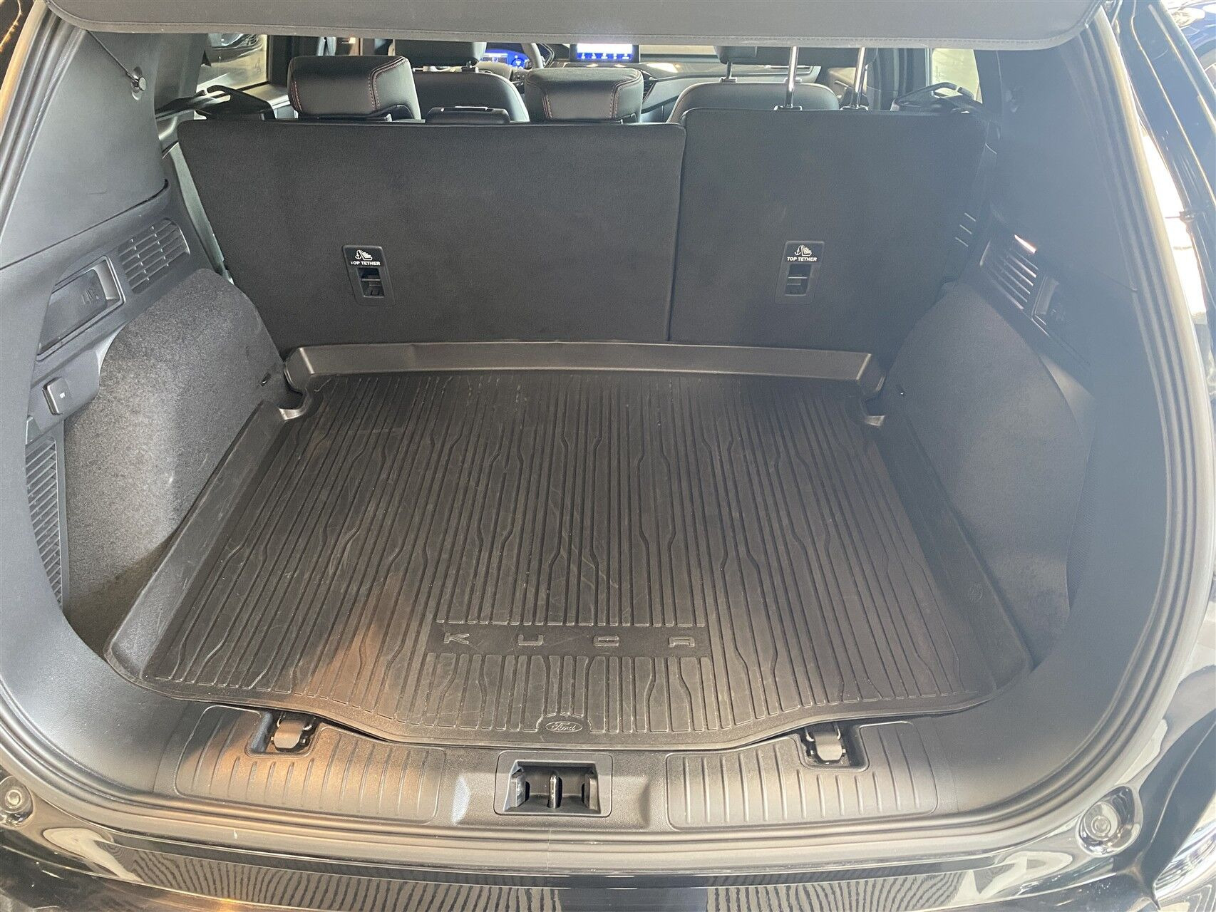 Sort Ford Kuga fra 2024