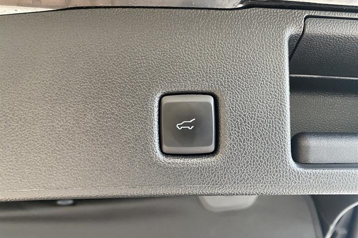 Sort Ford Kuga fra 2024