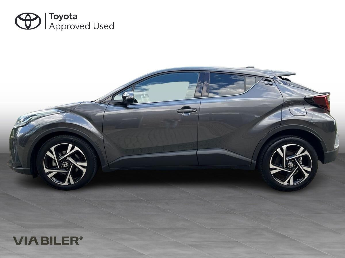 Grå Toyota C-HR fra 2022