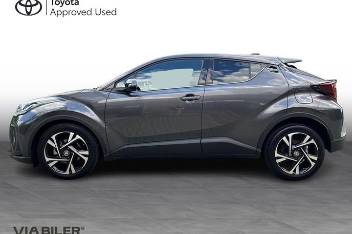 Grå Toyota C-HR fra 2022