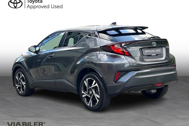 Grå Toyota C-HR fra 2022