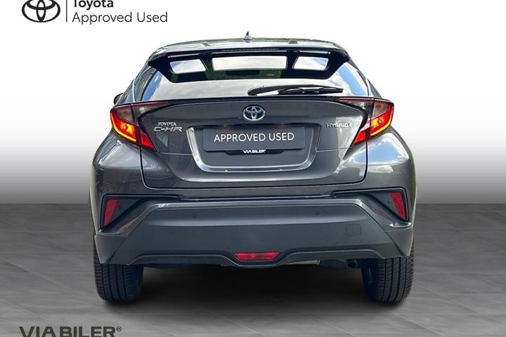 Grå Toyota C-HR fra 2022