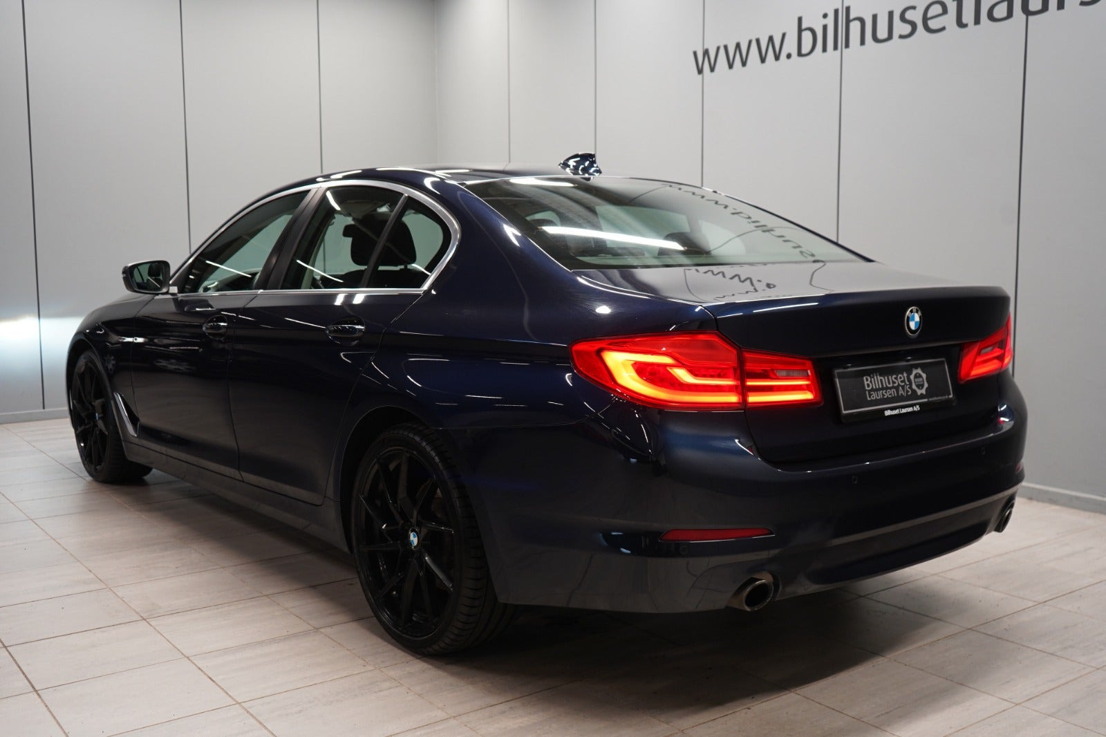 Blå BMW 530i fra 2018