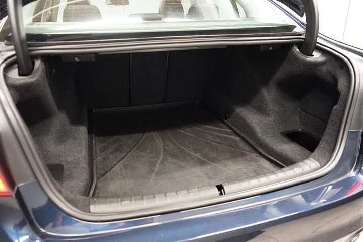Blå BMW 530i fra 2018