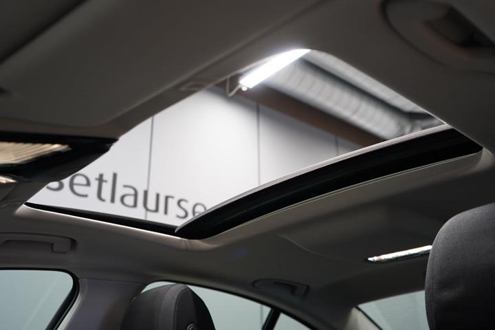 Blå BMW 530i fra 2018