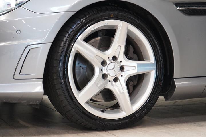 Grå Mercedes SLK250 fra 2011