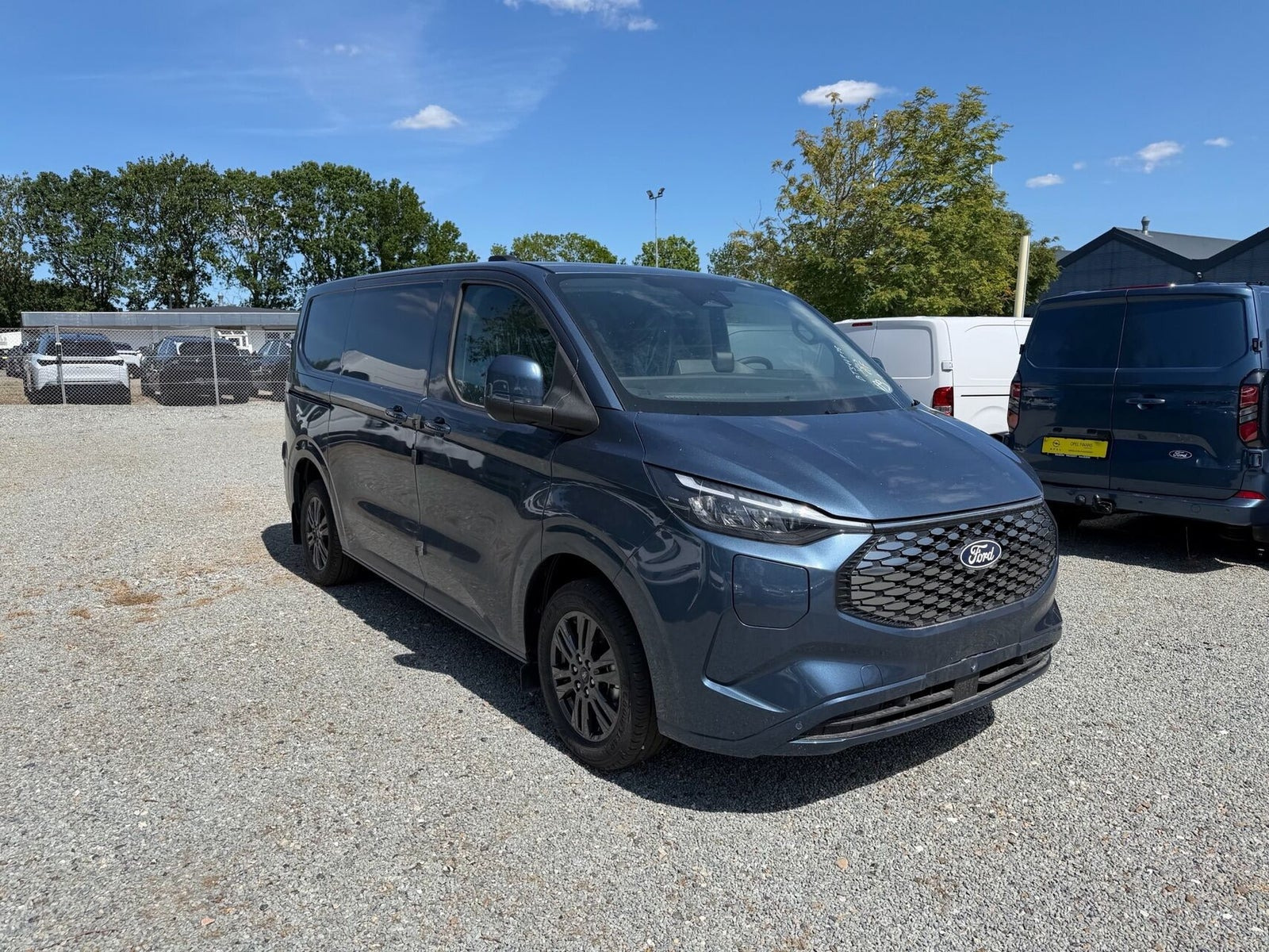 Blå Ford E-Transit Custom 320 L1 fra 2026