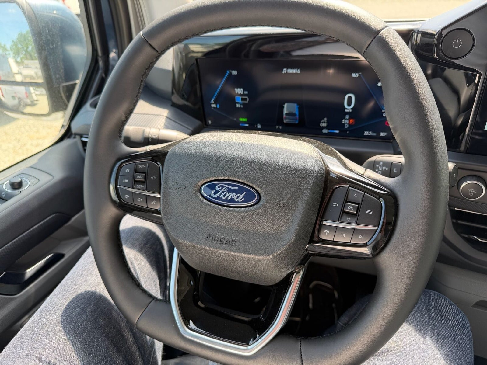 Blå Ford E-Transit Custom 320 L1 fra 2026