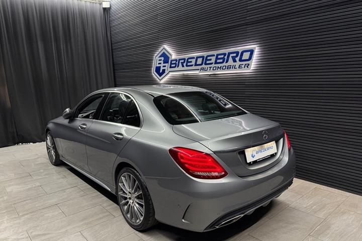 Grå Mercedes C180 fra 2014