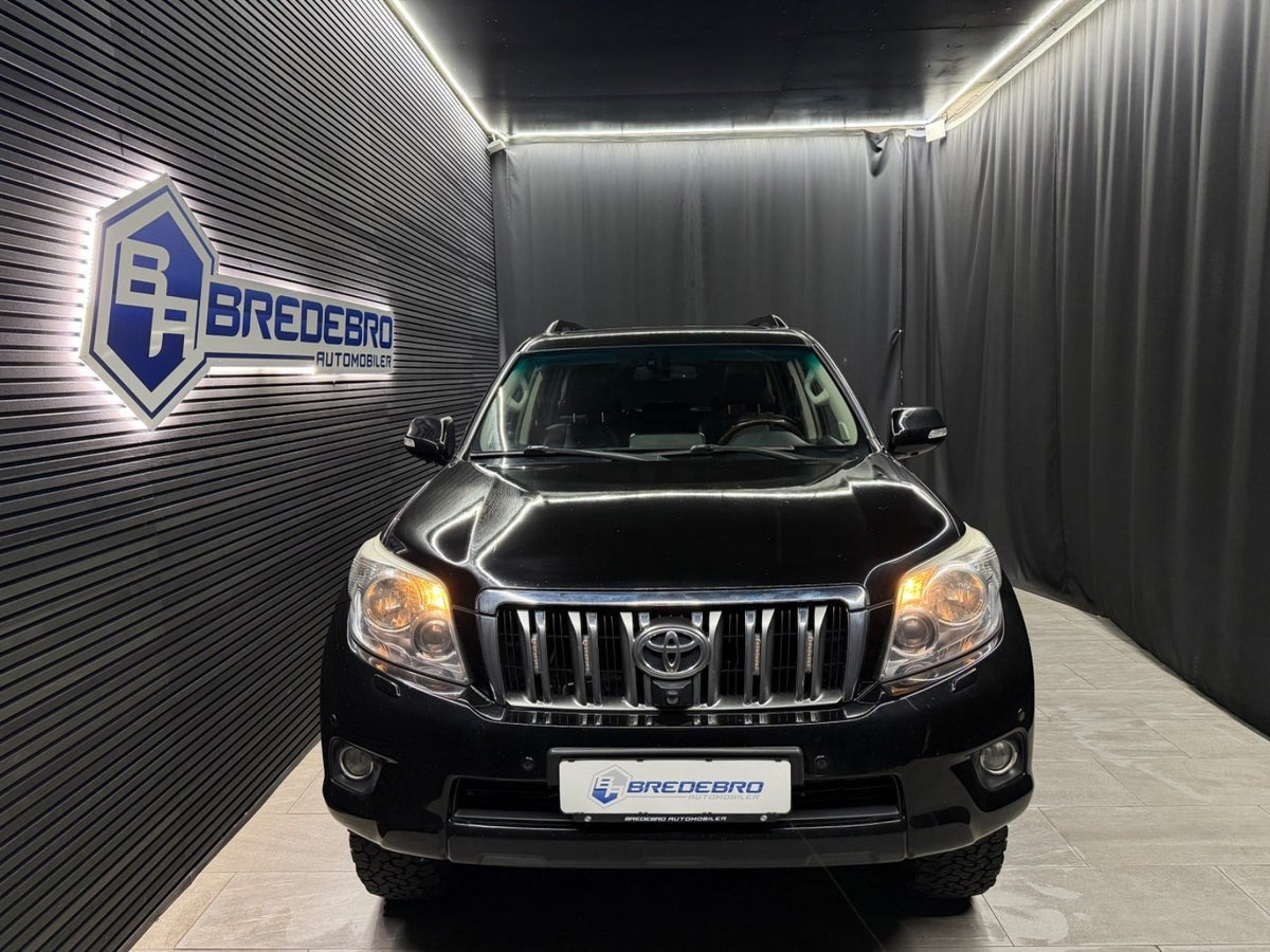 Sort Toyota Land Cruiser fra 2011