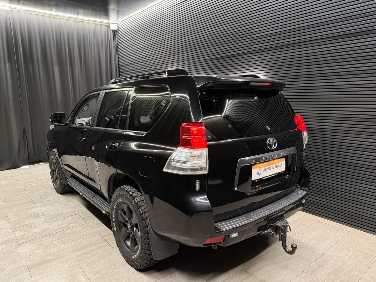 Sort Toyota Land Cruiser fra 2011