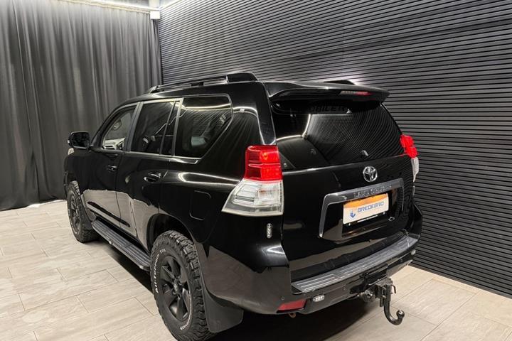 Sort Toyota Land Cruiser fra 2011