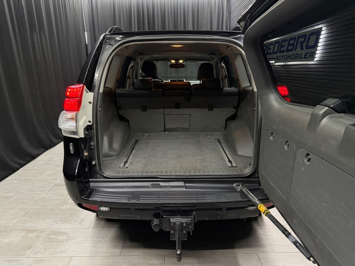 Sort Toyota Land Cruiser fra 2011