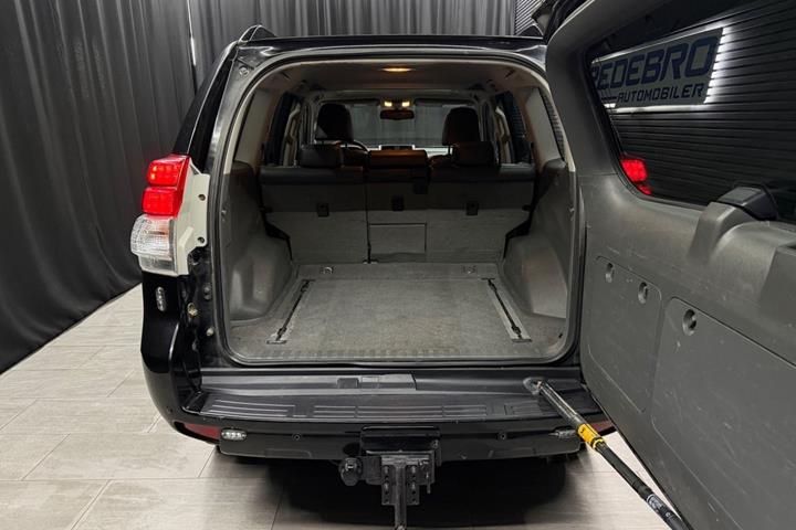 Sort Toyota Land Cruiser fra 2011