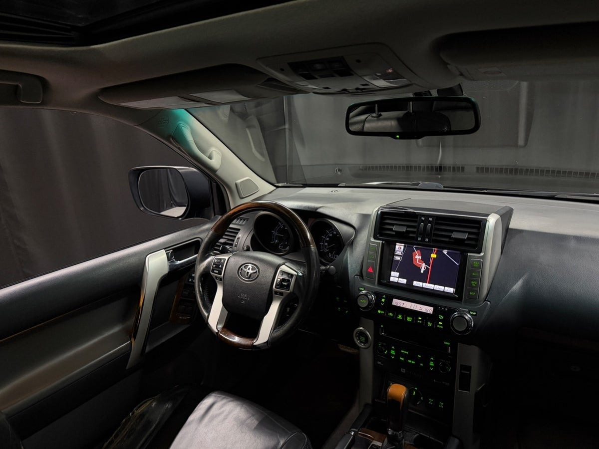 Sort Toyota Land Cruiser fra 2011