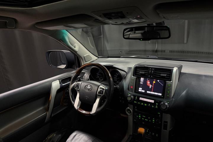 Sort Toyota Land Cruiser fra 2011
