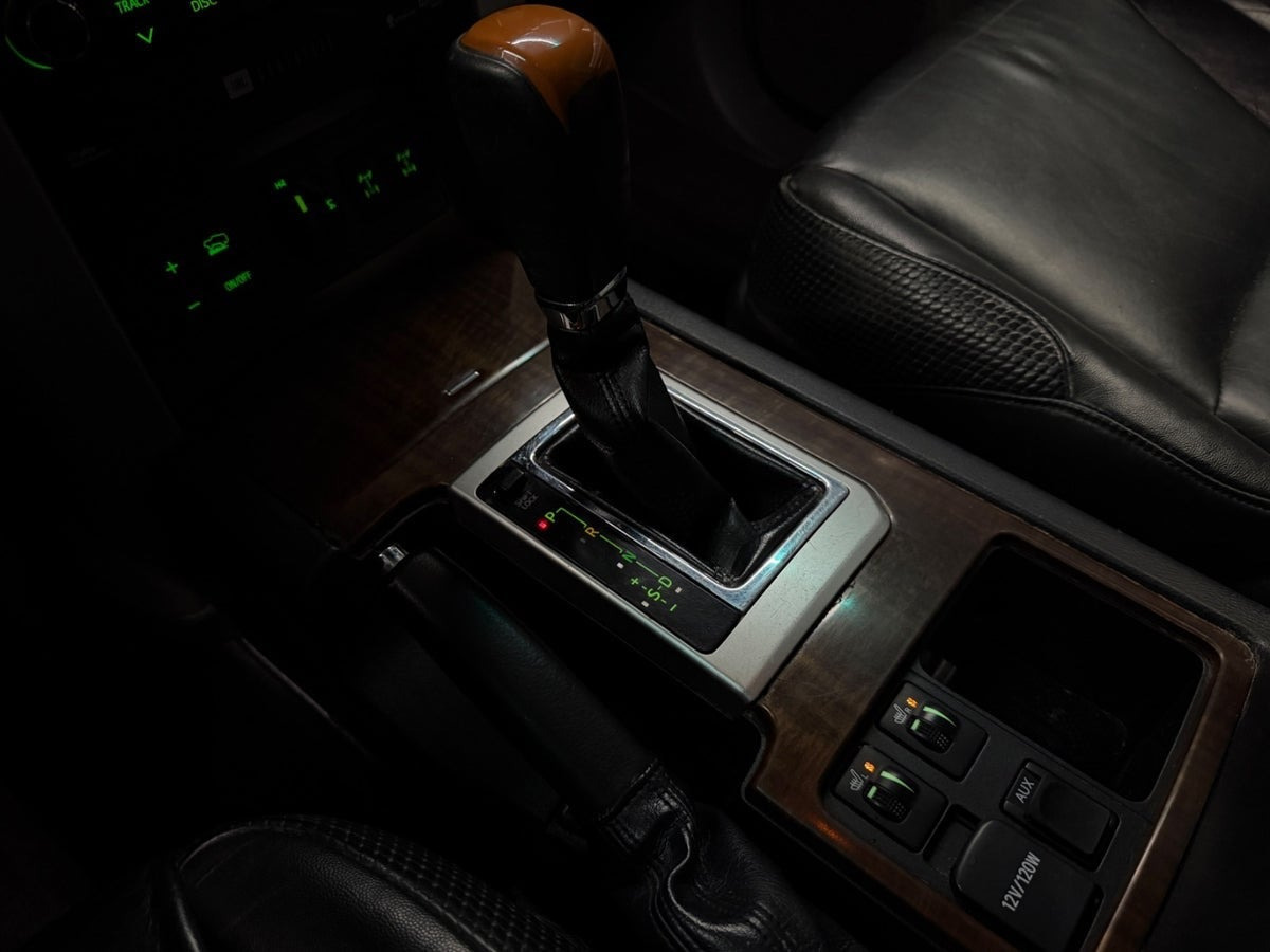 Sort Toyota Land Cruiser fra 2011