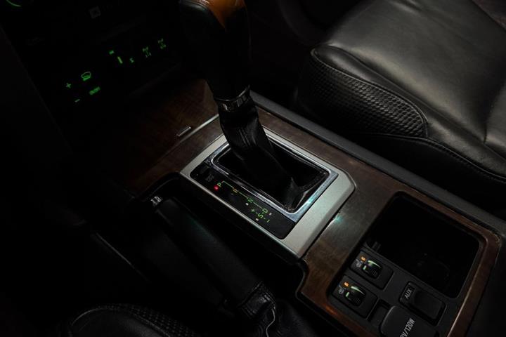 Sort Toyota Land Cruiser fra 2011