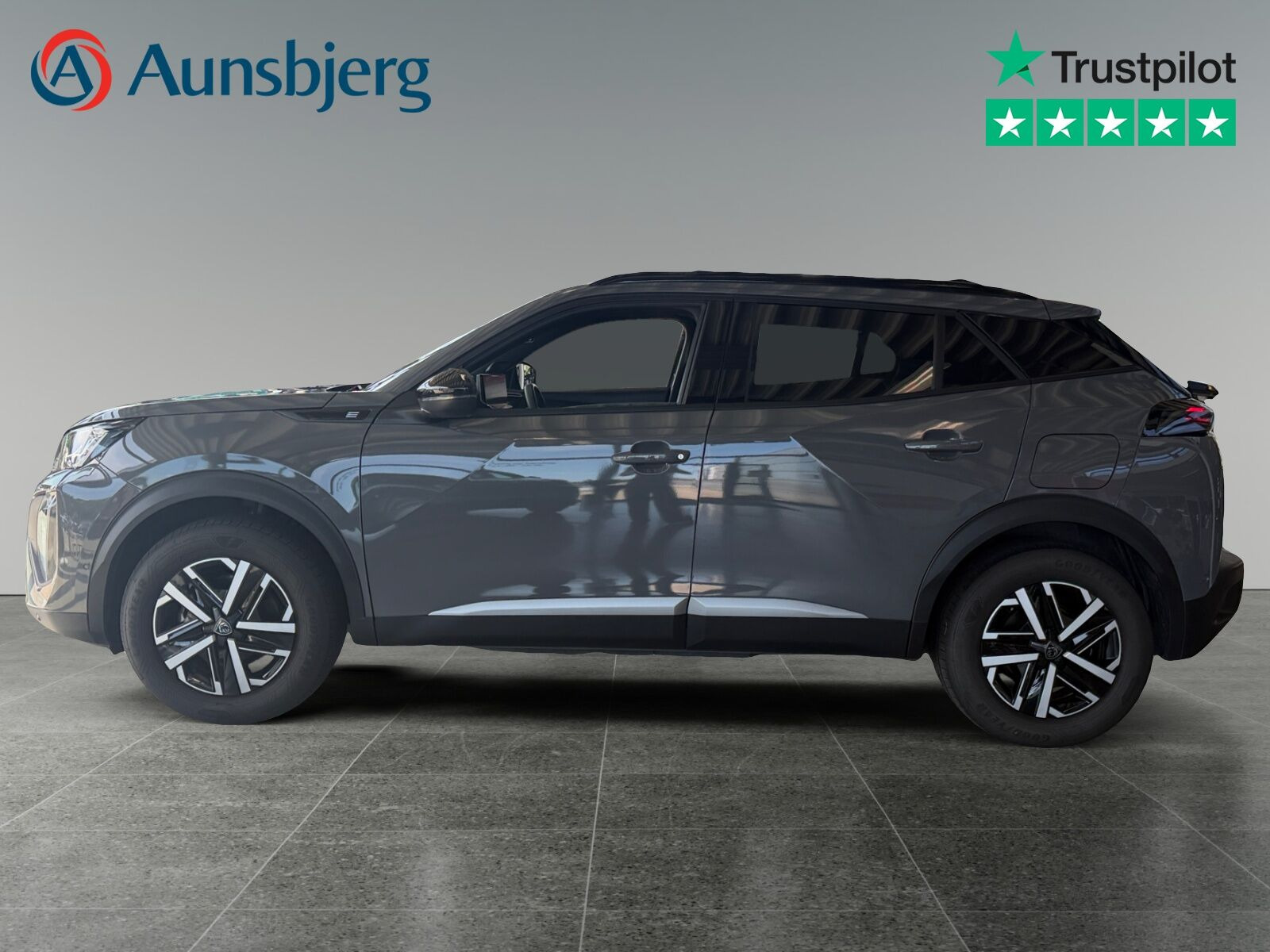 Grå Peugeot e-2008 fra 2025