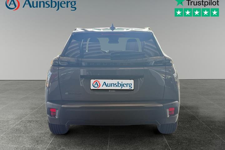Grå Peugeot e-2008 fra 2025