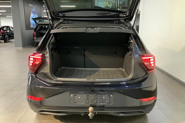 Sort VW Polo fra 2022