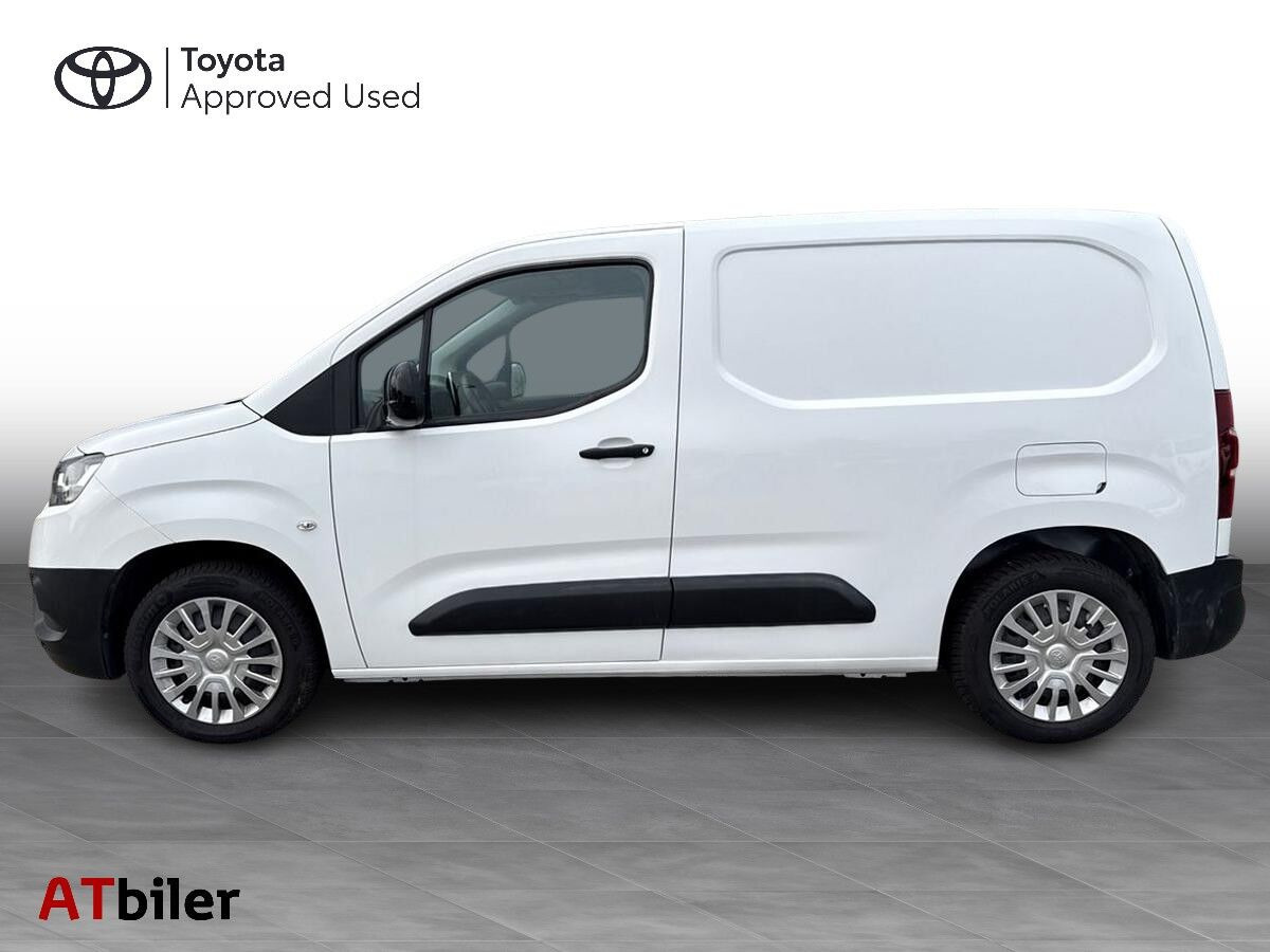 Hvid Toyota ProAce City fra 2022