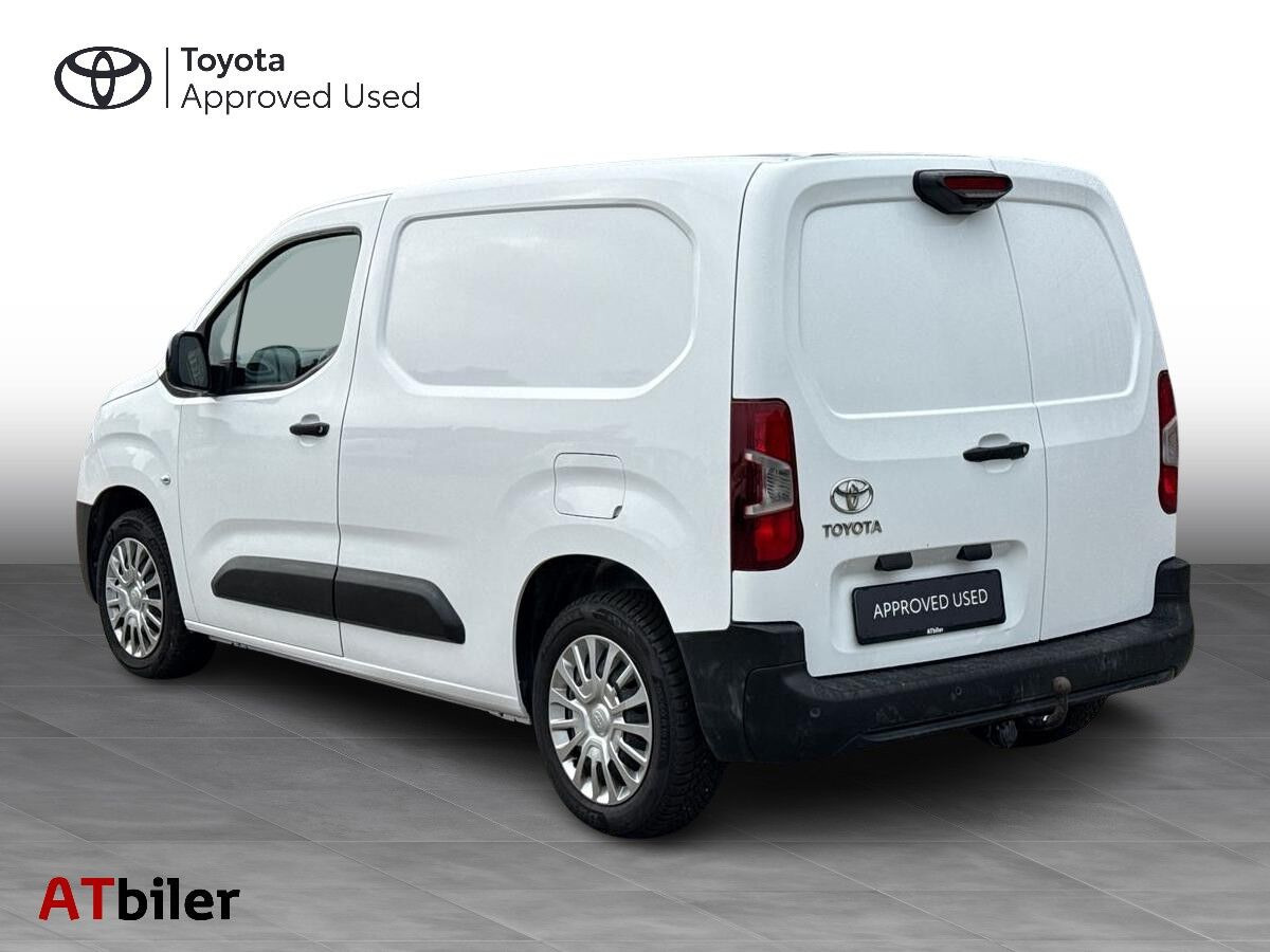 Hvid Toyota ProAce City fra 2022