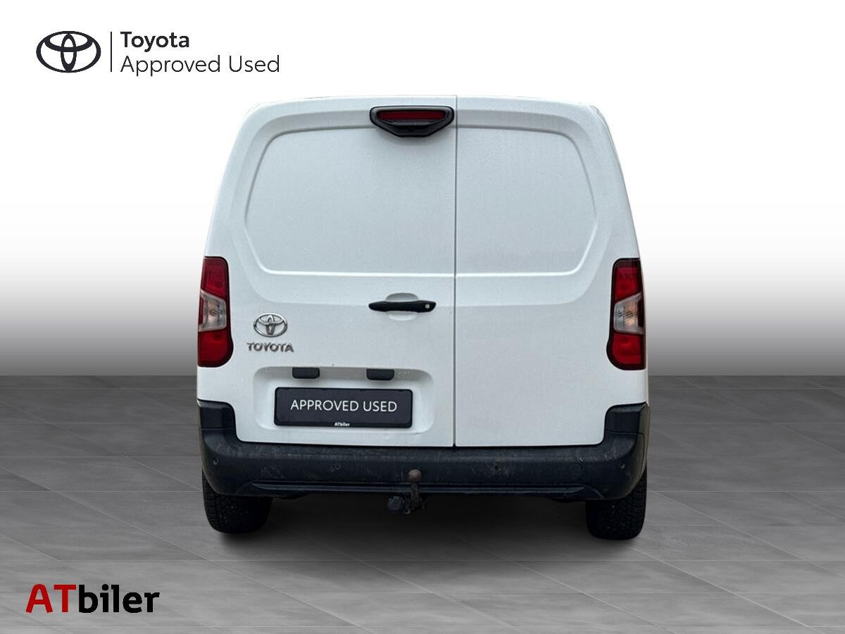 Hvid Toyota ProAce City fra 2022